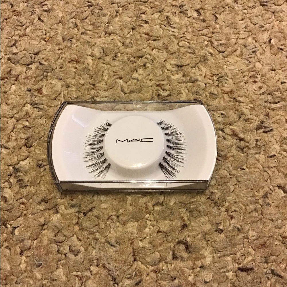 MAC COSMETICS A60 FALSE EYELASHES NEW IN CASE AUTHENTIC BLACK